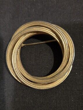 VINTAGE KRAMER OF NEW YORK ENTWINED CIRCLE BROOCH